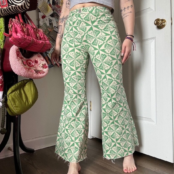 WE THE FREE PATTERNED FLARE JEANS 25 GREEN - Picture 1 of 5